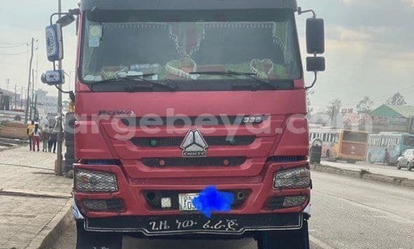 Oofamaa Simca 1300/1500 Red Makiinaa iti Addis–Ababa keessatti Ethiopia keessatti Oofamaa Simca 1300/1500 Red Makiinaa iti Addis–Ababa keessatti Ethiopia keessatti