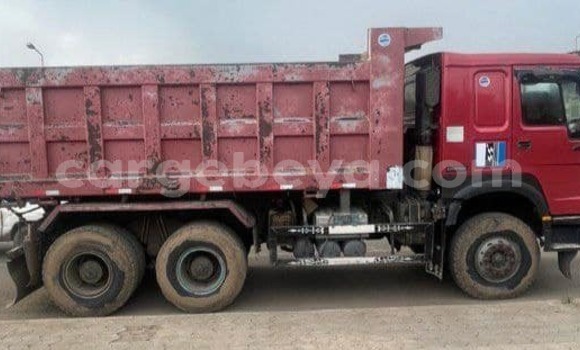 Oofamaa Simca 1300/1500 Red Makiinaa iti Addis–Ababa keessatti Ethiopia keessatti Oofamaa Simca 1300/1500 Red Makiinaa iti Addis–Ababa keessatti Ethiopia keessatti