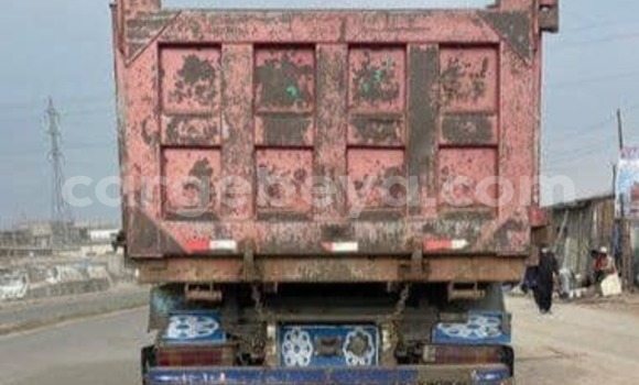 Oofamaa Simca 1300/1500 Red Makiinaa iti Addis–Ababa keessatti Ethiopia keessatti Oofamaa Simca 1300/1500 Red Makiinaa iti Addis–Ababa keessatti Ethiopia keessatti