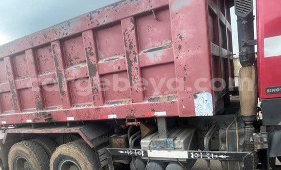 Oofamaa Simca 1300/1500 Red Makiinaa iti Addis–Ababa keessatti Ethiopia keessatti Oofamaa Simca 1300/1500 Red Makiinaa iti Addis–Ababa keessatti Ethiopia keessatti