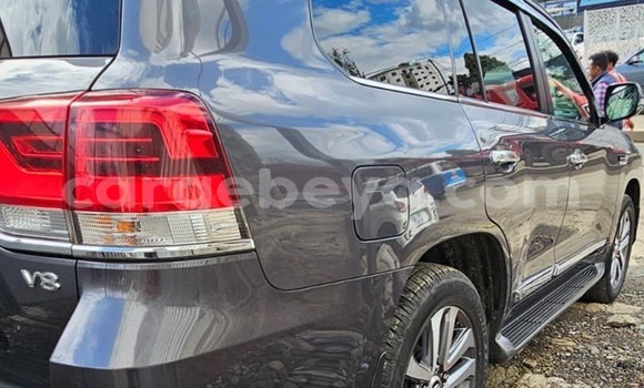 Oofamaa Toyota Land Cruiser Other Makiinaa iti Addis–Ababa keessatti Ethiopia keessatti Oofamaa Toyota Land Cruiser Other Makiinaa iti Addis–Ababa keessatti Ethiopia keessatti