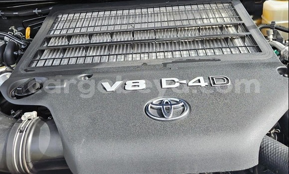 Oofamaa Toyota Land Cruiser Other Makiinaa iti Addis–Ababa keessatti Ethiopia keessatti Oofamaa Toyota Land Cruiser Other Makiinaa iti Addis–Ababa keessatti Ethiopia keessatti