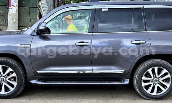 Oofamaa Toyota Land Cruiser Other Makiinaa iti Addis–Ababa keessatti Ethiopia keessatti Oofamaa Toyota Land Cruiser Other Makiinaa iti Addis–Ababa keessatti Ethiopia keessatti