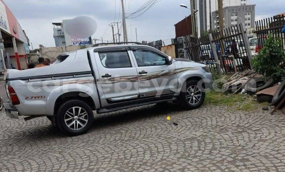 Oofamaa Toyota Hilux Other Makiinaa iti Addis–Ababa keessatti Ethiopia keessatti Oofamaa Toyota Hilux Other Makiinaa iti Addis–Ababa keessatti Ethiopia keessatti