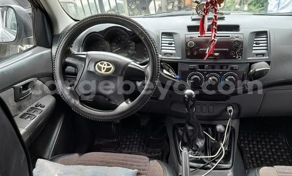 Oofamaa Toyota Hilux Other Makiinaa iti Addis–Ababa keessatti Ethiopia keessatti Oofamaa Toyota Hilux Other Makiinaa iti Addis–Ababa keessatti Ethiopia keessatti
