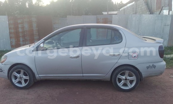 Oofamaa Toyota Platz Other Makiinaa iti Addis–Ababa keessatti Ethiopia keessatti Oofamaa Toyota Platz Other Makiinaa iti Addis–Ababa keessatti Ethiopia keessatti