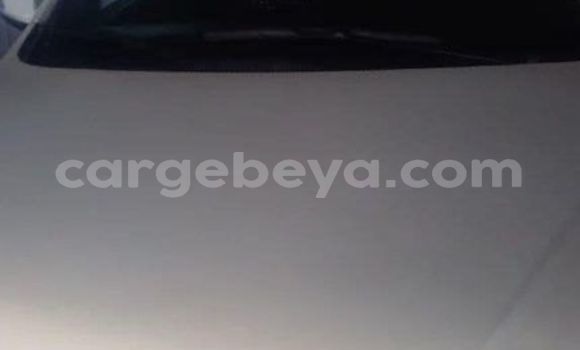 Oofamaa Hyundai Santa Fe White Makiinaa iti Addis 'Alem keessatti Amhara keessatti Oofamaa Hyundai Santa Fe White Makiinaa iti Addis 'Alem keessatti Amhara keessatti