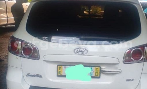 Oofamaa Hyundai Santa Fe White Makiinaa iti Addis 'Alem keessatti Amhara keessatti Oofamaa Hyundai Santa Fe White Makiinaa iti Addis 'Alem keessatti Amhara keessatti