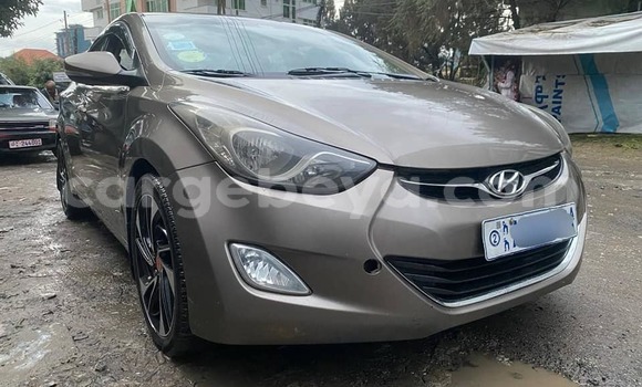 Oofamaa Hyundai Elantra Other Makiinaa iti Addis–Ababa keessatti Ethiopia keessatti Oofamaa Hyundai Elantra Other Makiinaa iti Addis–Ababa keessatti Ethiopia keessatti