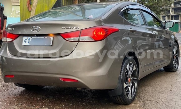 Oofamaa Hyundai Elantra Other Makiinaa iti Addis–Ababa keessatti Ethiopia keessatti Oofamaa Hyundai Elantra Other Makiinaa iti Addis–Ababa keessatti Ethiopia keessatti