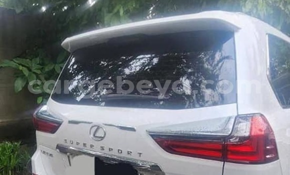 Oofamaa Lexus LX 570 White Makiinaa iti Abiy Adi keessatti Tigray keessatti Oofamaa Lexus LX 570 White Makiinaa iti Abiy Adi keessatti Tigray keessatti