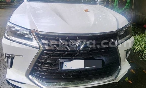 Oofamaa Lexus LX 570 White Makiinaa iti Abiy Adi keessatti Tigray keessatti Oofamaa Lexus LX 570 White Makiinaa iti Abiy Adi keessatti Tigray keessatti
