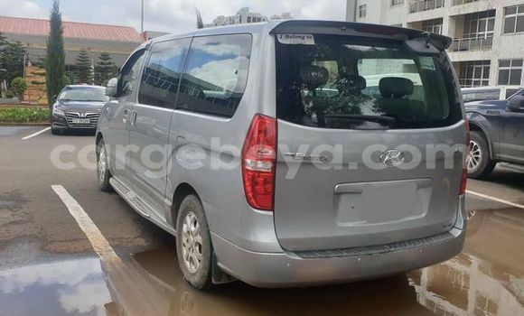 Oofamaa Hyundai Grand Starex Other Makiinaa iti Addis–Ababa keessatti Ethiopia keessatti Oofamaa Hyundai Grand Starex Other Makiinaa iti Addis–Ababa keessatti Ethiopia keessatti