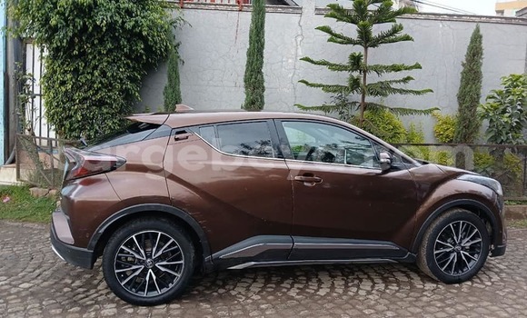 Oofamaa Toyota C-HR Other Makiinaa iti Addis–Ababa keessatti Ethiopia keessatti Oofamaa Toyota C-HR Other Makiinaa iti Addis–Ababa keessatti Ethiopia keessatti