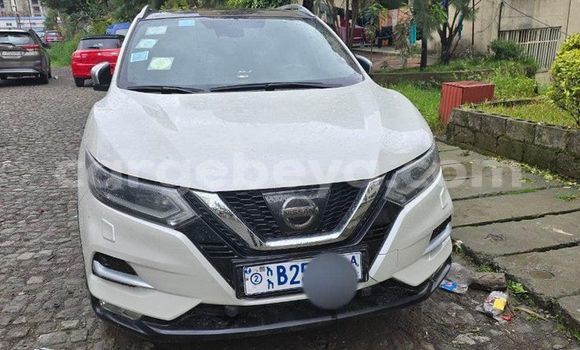 ይግዙ ያገለገለ Nissan Qashqai ነጭ መኪና በ አዲስ አበባ በ ኢትዮጵያ