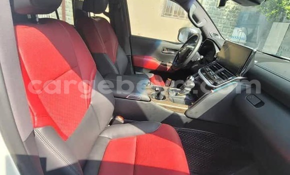 Acheter Occasion Voiture Toyota Land Cruiser Blanc à Addis Ababa, Ethiopie Acheter Occasion Voiture Toyota Land Cruiser Blanc à Addis Ababa, Ethiopie