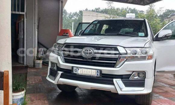 Acheter Occasion Voiture Toyota Land Cruiser Prado Blanc à Addis Ababa, Ethiopie Acheter Occasion Voiture Toyota Land Cruiser Prado Blanc à Addis Ababa, Ethiopie