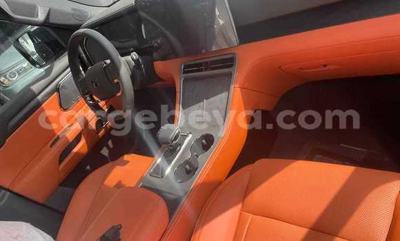 Acheter Occasion Voiture SsangYong Istana Noir à Addis Ababa, Ethiopie Acheter Occasion Voiture SsangYong Istana Noir à Addis Ababa, Ethiopie