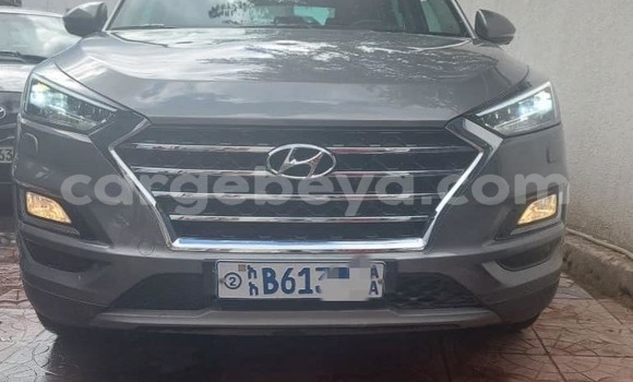 ይግዙ ያገለገለ Hyundai Tucson ቀይ መኪና በ አዲስ አበባ በ ኢትዮጵያ