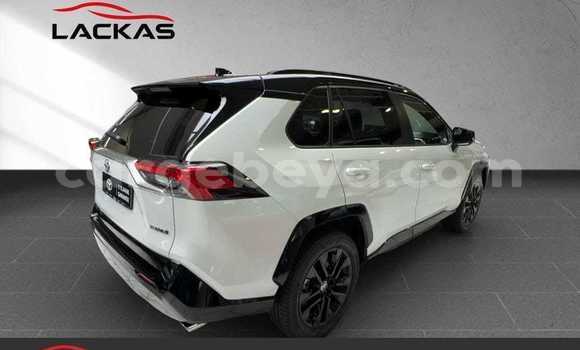 ይግዙ ያገለገለ Toyota RAV4 ነጭ መኪና በ አዲስ አበባ በ ኢትዮጵያ