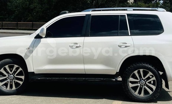 Buy Used Toyota Land Cruiser White Car in Addis–Ababa in Ethiopia Buy Used Toyota Land Cruiser White Car in Addis–Ababa in Ethiopia