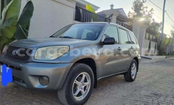 ይግዙ ያገለገለ Toyota RAV4 ሌላ መኪና በ አዲስ አበባ በ ኢትዮጵያ
