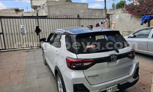ይግዙ ያገለገለ Toyota Ractis ሌላ መኪና በ አዲስ አበባ በ ኢትዮጵያ ይግዙ ያገለገለ Toyota Ractis ሌላ መኪና በ አዲስ አበባ በ ኢትዮጵያ