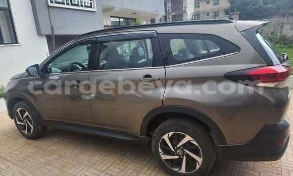 Oofamaa Toyota Rush Other Makiinaa iti Addis–Ababa keessatti Ethiopia keessatti Oofamaa Toyota Rush Other Makiinaa iti Addis–Ababa keessatti Ethiopia keessatti