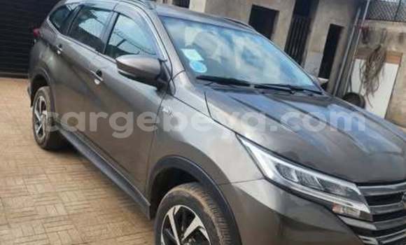 Oofamaa Toyota Rush Other Makiinaa iti Addis–Ababa keessatti Ethiopia keessatti Oofamaa Toyota Rush Other Makiinaa iti Addis–Ababa keessatti Ethiopia keessatti