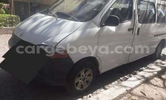 ይግዙ ያገለገለ Toyota Dolphin ነጭ መኪና በ አዲስ አበባ በ ኢትዮጵያ ይግዙ ያገለገለ Toyota Dolphin ነጭ መኪና በ አዲስ አበባ በ ኢትዮጵያ