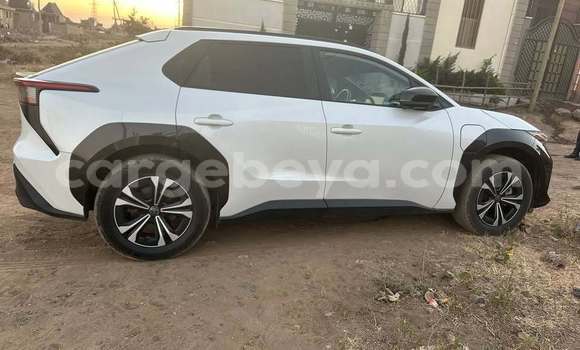 Buy Used Toyota Caldina White Car in Addis–Ababa in Ethiopia Buy Used Toyota Caldina White Car in Addis–Ababa in Ethiopia