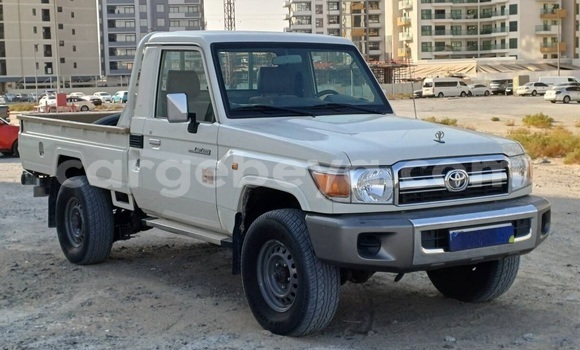 ይግዙ ያገለገለ Toyota Land Cruiser ነጭ መኪና በ አዲስ አበባ በ ኢትዮጵያ ይግዙ ያገለገለ Toyota Land Cruiser ነጭ መኪና በ አዲስ አበባ በ ኢትዮጵያ