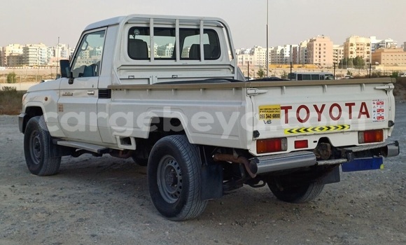 ይግዙ ያገለገለ Toyota Land Cruiser ነጭ መኪና በ አዲስ አበባ በ ኢትዮጵያ ይግዙ ያገለገለ Toyota Land Cruiser ነጭ መኪና በ አዲስ አበባ በ ኢትዮጵያ