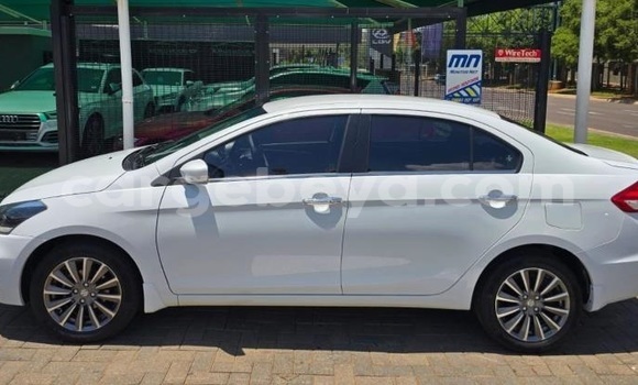 ይግዙ ያገለገለ Suzuki Ciaz ነጭ መኪና በ አዲስ አበባ በ ኢትዮጵያ ይግዙ ያገለገለ Suzuki Ciaz ነጭ መኪና በ አዲስ አበባ በ ኢትዮጵያ