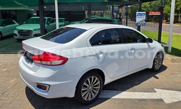 ይግዙ ያገለገለ Suzuki Ciaz ነጭ መኪና በ አዲስ አበባ በ ኢትዮጵያ ይግዙ ያገለገለ Suzuki Ciaz ነጭ መኪና በ አዲስ አበባ በ ኢትዮጵያ