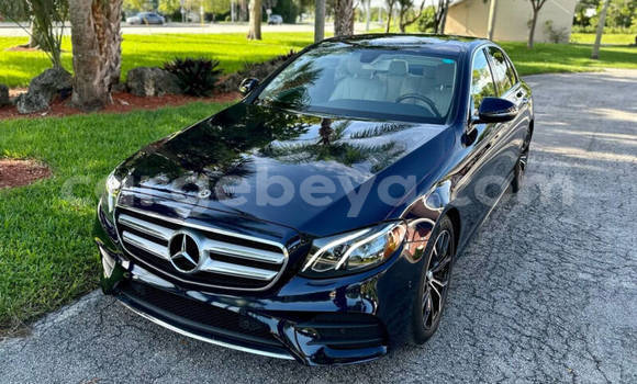 ይግዙ ያገለገለ Mercedes-Benz E–Class ሰማያዊ መኪና በ አዲስ አበባ በ ኢትዮጵያ ይግዙ ያገለገለ Mercedes-Benz E–Class ሰማያዊ መኪና በ አዲስ አበባ በ ኢትዮጵያ