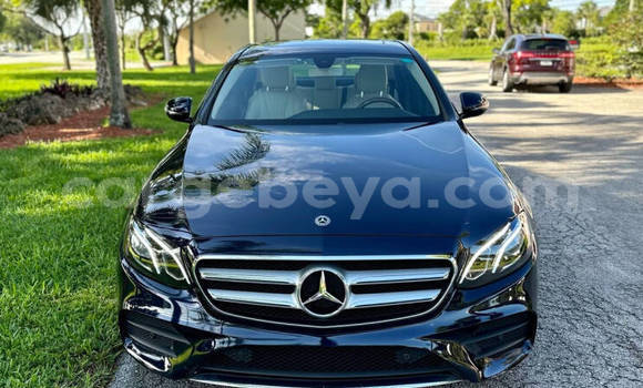 ይግዙ ያገለገለ Mercedes-Benz E–Class ሰማያዊ መኪና በ አዲስ አበባ በ ኢትዮጵያ ይግዙ ያገለገለ Mercedes-Benz E–Class ሰማያዊ መኪና በ አዲስ አበባ በ ኢትዮጵያ