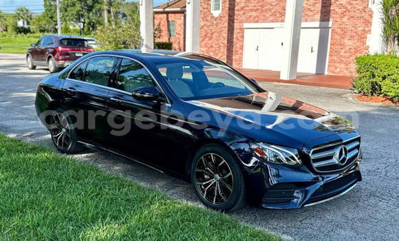 ይግዙ ያገለገለ Mercedes-Benz E–Class ሰማያዊ መኪና በ አዲስ አበባ በ ኢትዮጵያ ይግዙ ያገለገለ Mercedes-Benz E–Class ሰማያዊ መኪና በ አዲስ አበባ በ ኢትዮጵያ