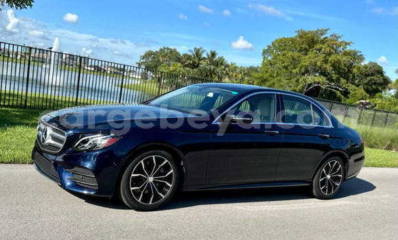 ይግዙ ያገለገለ Mercedes-Benz E–Class ሰማያዊ መኪና በ አዲስ አበባ በ ኢትዮጵያ ይግዙ ያገለገለ Mercedes-Benz E–Class ሰማያዊ መኪና በ አዲስ አበባ በ ኢትዮጵያ
