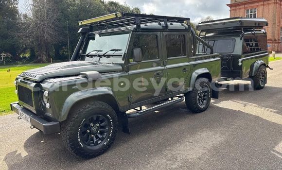 Buy Used Land Rover Defender Green Car in Addis–Ababa in Ethiopia Buy Used Land Rover Defender Green Car in Addis–Ababa in Ethiopia