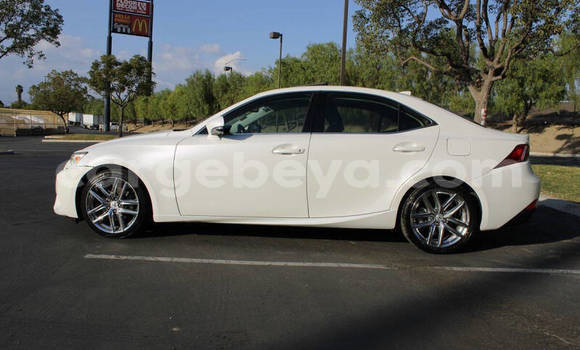 ይግዙ ያገለገለ Lexus IS ነጭ መኪና በ አዲስ አበባ በ ኢትዮጵያ ይግዙ ያገለገለ Lexus IS ነጭ መኪና በ አዲስ አበባ በ ኢትዮጵያ