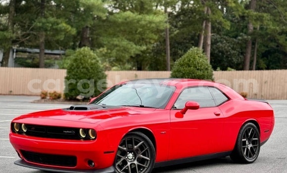 Oofamaa Dodge Challenger Red Makiinaa iti Addis–Ababa keessatti Ethiopia keessatti