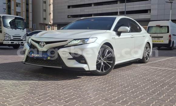 ይግዙ ያገለገለ Toyota Camry ነጭ መኪና በ አዲስ አበባ በ ኢትዮጵያ