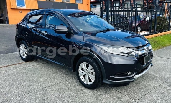 ይግዙ ያገለገለ Honda Vezel ጥቁር መኪና በ አዲስ አበባ በ ኢትዮጵያ