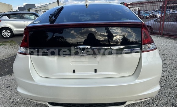 ይግዙ ያገለገለ Honda Insight ነጭ መኪና በ አዲስ አበባ በ ኢትዮጵያ ይግዙ ያገለገለ Honda Insight ነጭ መኪና በ አዲስ አበባ በ ኢትዮጵያ