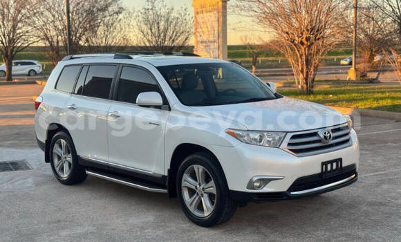 ይግዙ ያገለገለ Toyota Highlander ነጭ መኪና በ አዲስ አበባ በ ኢትዮጵያ ይግዙ ያገለገለ Toyota Highlander ነጭ መኪና በ አዲስ አበባ በ ኢትዮጵያ