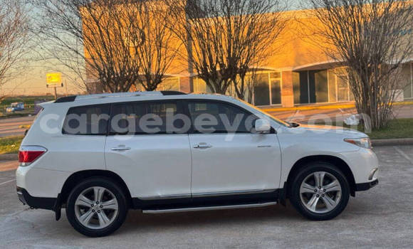 ይግዙ ያገለገለ Toyota Highlander ነጭ መኪና በ አዲስ አበባ በ ኢትዮጵያ ይግዙ ያገለገለ Toyota Highlander ነጭ መኪና በ አዲስ አበባ በ ኢትዮጵያ