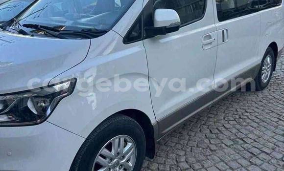 Acheter Occasion Voiture Hyundai Starex Blanc à Addis Ababa, Ethiopie