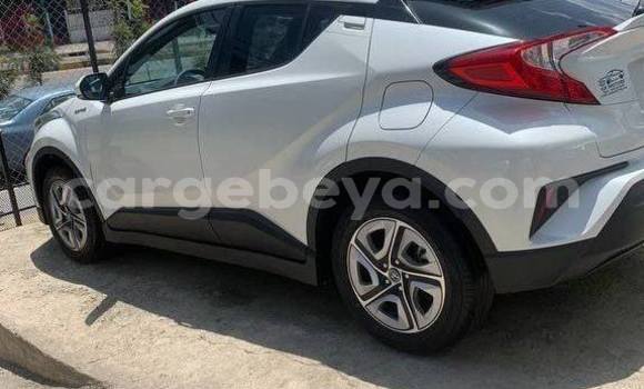 Acheter Occasion Voiture Toyota C-HR Blanc à Addis Ababa, Ethiopie Acheter Occasion Voiture Toyota C-HR Blanc à Addis Ababa, Ethiopie