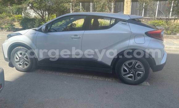 Acheter Occasion Voiture Toyota C-HR Blanc à Addis Ababa, Ethiopie Acheter Occasion Voiture Toyota C-HR Blanc à Addis Ababa, Ethiopie